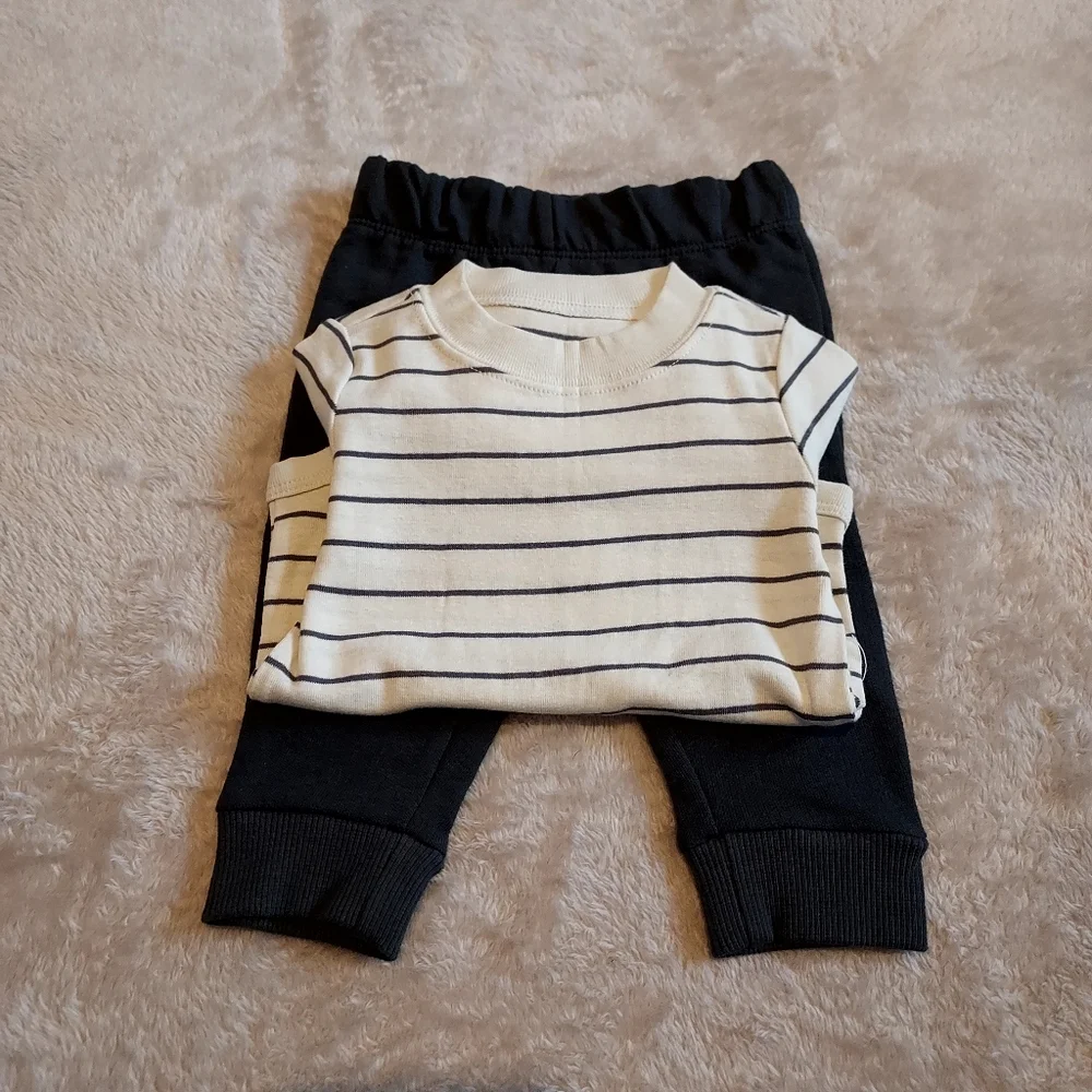 Carter’s Boys 3 Piece Set Onsie Vest Pants 6 months